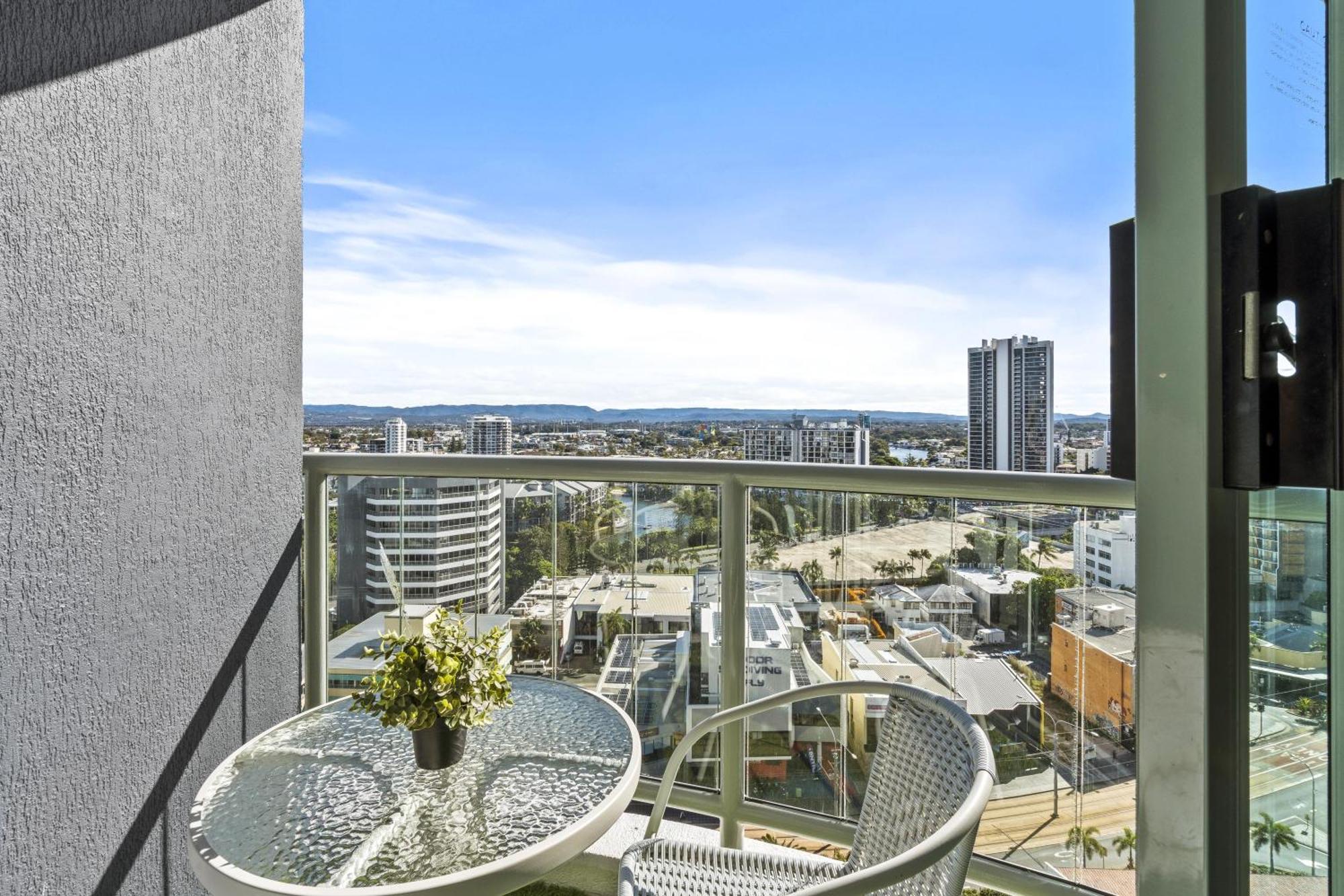 Legends Apartments - Qstay Gold Coast Eksteriør billede