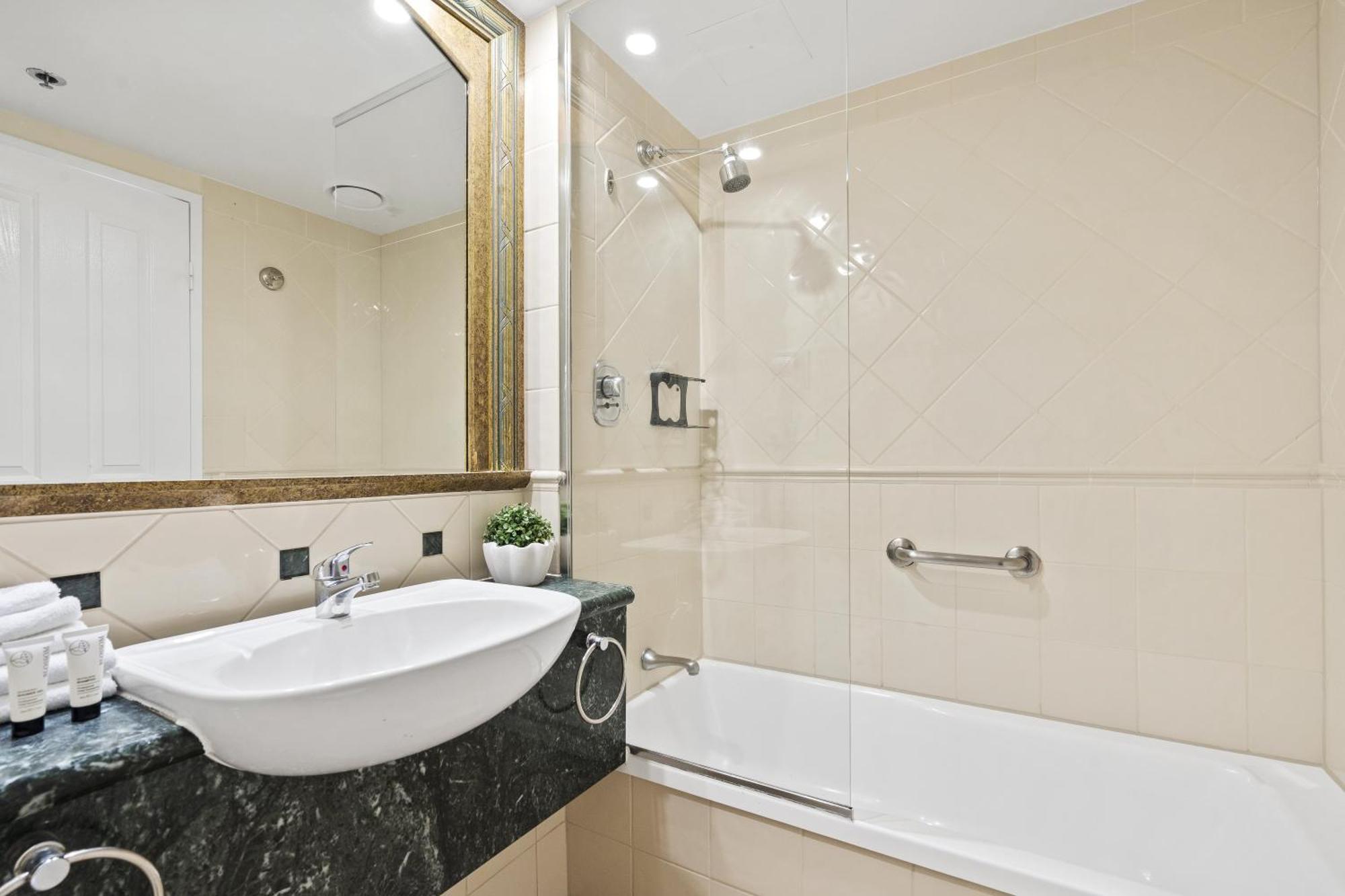 Legends Apartments - Qstay Gold Coast Eksteriør billede